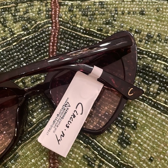 Brand New Circus Tortoise Heart Shaped Cat Eye Sunglasses w/ Rhinestones - Picture 9 of 16